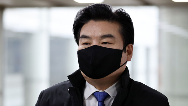 검찰, '화천대유 허위 고문료 지급 의혹' 원유철 부인 조사