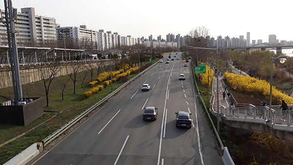 대법 "화물차량 제한 도로 달린 '건설기계' 덤프트럭 유죄"