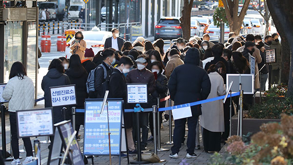 위중증 483명, 이틀 연속 480명대‥신규확진 2천419명 '증가세'