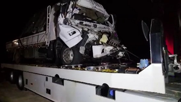 천안논산고속도로 트럭 추돌사고‥60대 운전자 사망