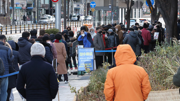 코로나19 위중증 744명·신규확진 5천128명‥오미크론 감염 3명 추가