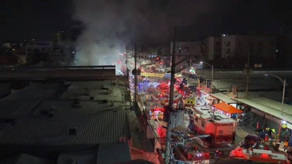 서울 청량리농수산물시장 불 '대응 1단계'…점포 10여곳 소실