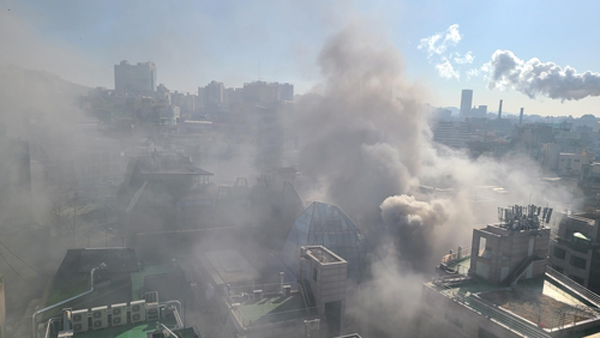 서울 서교동 3층짜리 상가서 불‥80대 부부 숨져