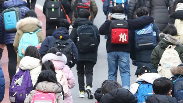 1주일간 서울 학생 1천879명 확진‥방학 시작돼 등교율 46%로