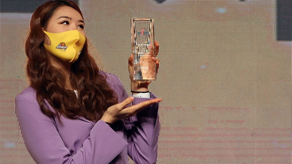 여자농구 KB 박지수 2년 만에 2번째 MVP사상 첫 7관왕