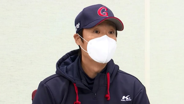 롯데 허문회 감독 "지시완 논란, 당황스럽다…데이터로 기용"  