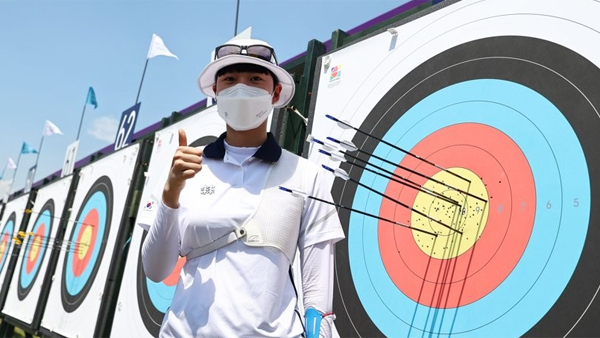 여자 양궁 안산, 올림픽 기록으로 예선 1위…3관왕 기회