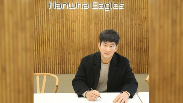 'FA 1호 계약' 최재훈, 한화와 5년 최대 54억원에 계약 