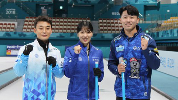 컬링 믹스더블 대표팀, 조 2위로 올림픽 자격대회 본선 진출