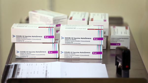 무대 오르는 아스트라제네카 백신…영국 병원 수백곳서 접종