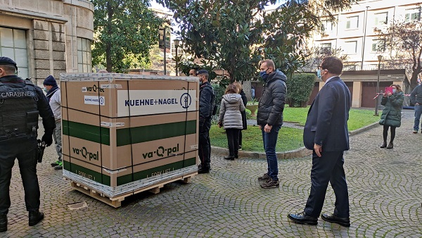 모더나 코로나19 백신 EU 배송 시작…첫 물량 속속 도착