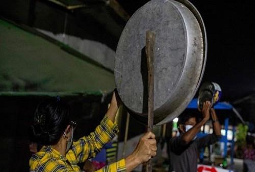 미얀마서 차량 경적·냄비 두들기기…쿠데타 이후 첫 `항의`