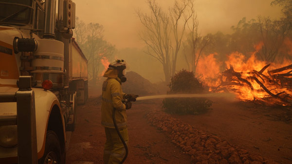 호주 서부 대형 산불 피해 확산…가옥 71채 전소·정전사태