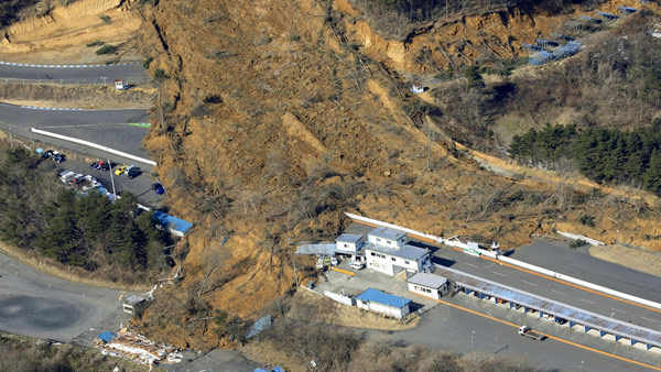 "2011년 동일본대지진 아직 끝나지 않았다…13일 지진도 여진"