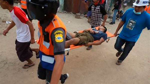 미얀마 군경 시위대에 실탄 무차별 발사 "최소 2명 사망"