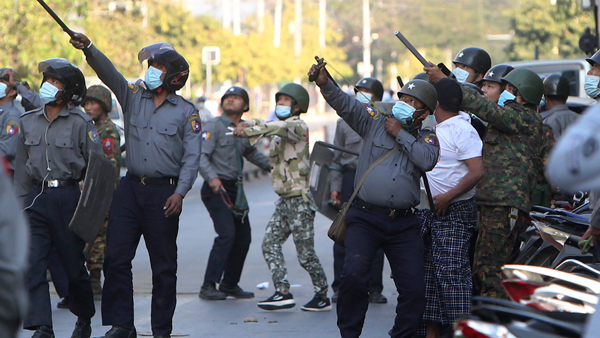 만달레이 '피의 주말'…총탄에 10대 소년도 쓰러졌다