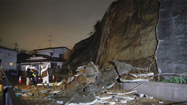 日 미야기현 앞바다 지진에 9명 부상…산사태도 발생[NHK]