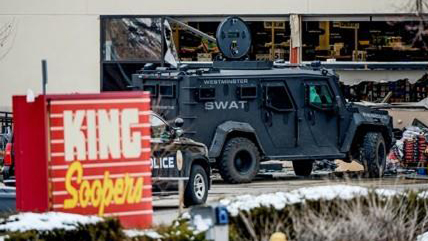 [World Now]시리아 출신 21세 청년이 마트에서 총질한 이유는?