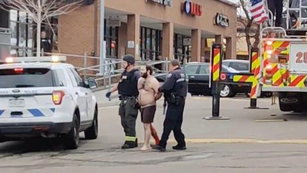 [World Now]시리아 출신 21세 청년이 마트에서 총질한 이유는?