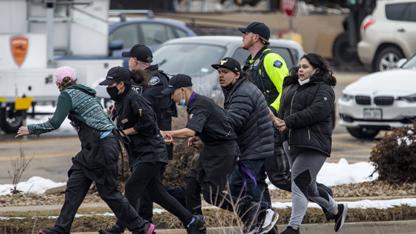[World Now]시리아 출신 21세 청년이 마트에서 총질한 이유는?