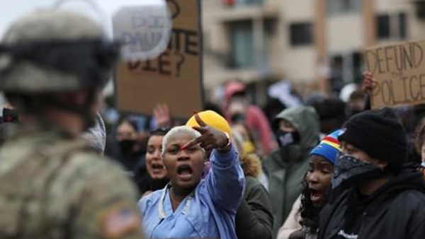[World Now] 제2의 '조지 플로이드'?…20살 흑인 피격에 시위대 다시 결집