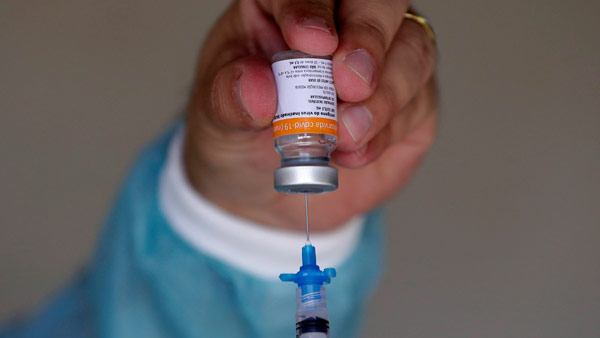 전세계 백신 접종률 높은 나라 중 17개국, 중국산·러시아산 썼다
