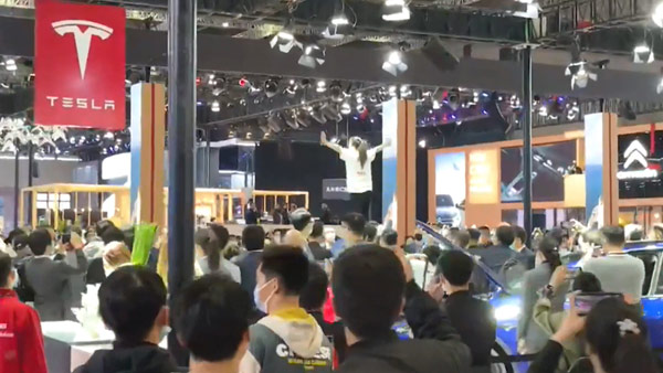 기습시위에 혼쭐난 테슬라, 中 지역 운전자들에겐 "주행 정보 제공"