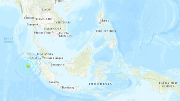 인니 수마트라섬 서부해역 규모 6.6 강진…"시민들 뛰쳐나와"
