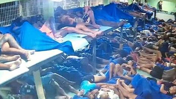 '방 하나에 60~70명' 포개져 자는 태국 교도소, 6천여명 무더기 확진
