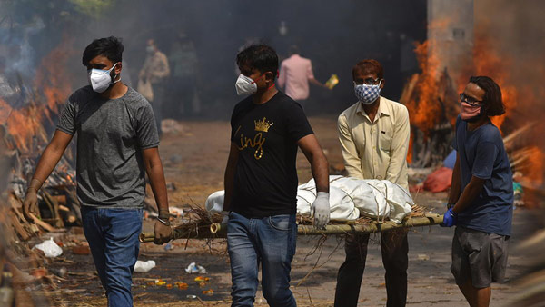 인도, 하루 코로나19 사망자 4천3백명…의사도 1천명 죽었다