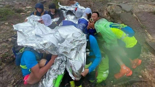 中 산악마라톤 강행 참사…폭우·강풍에 기온 급강하 21명 사망