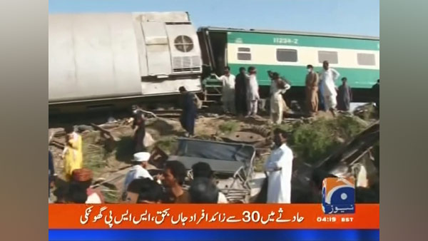 파키스탄 남부 열차 2대 충돌…결혼식 하객 등 30명 이상 사망
