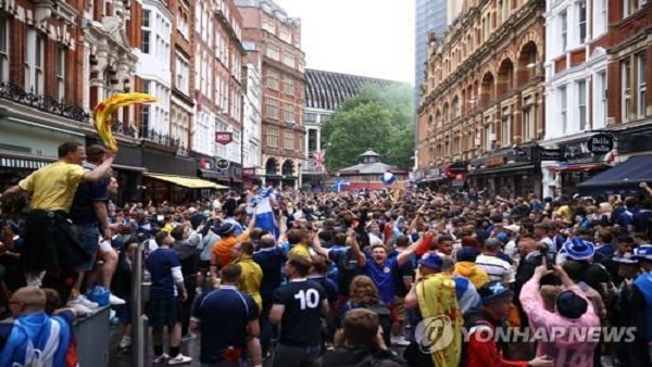 유로 2020발 감염 확산…런던 원정 팬 등 약 2천명 확진