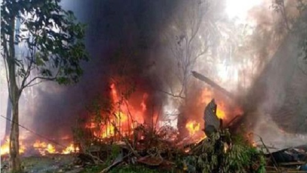 필리핀 군 수송기 추락…"탑승 96명 중 최소 45명 사망"