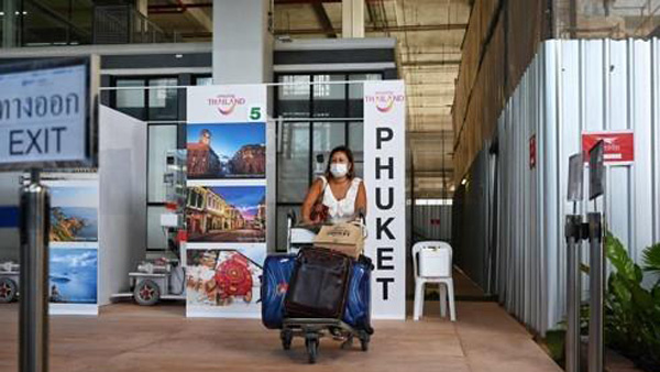 외국인에 '무격리' 문 연 푸껫…잇단 확진에 델타 변이도