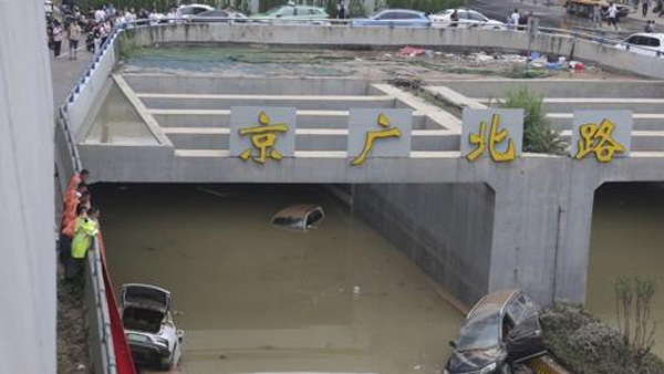 중국 정저우 침수 터널 물빼니 車 200여대…희생자 늘어날듯 