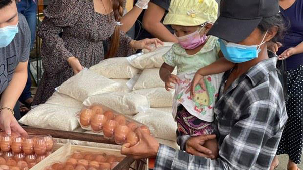 "계란이라도 싸게 팔자" 물가 폭등 미얀마서 시민운동 확산