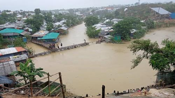 방글라 로힝야 난민촌 연일 폭우…"20명 사망·30만명 고립"