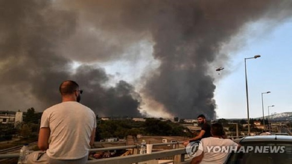 터키 산불 8일째 지속…1만6천 명 대피