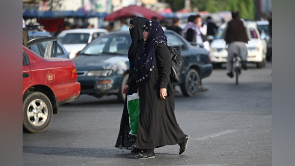 [World Now] 울면서 청바지 태운 아프간 여성…"희망도 불태웠다"