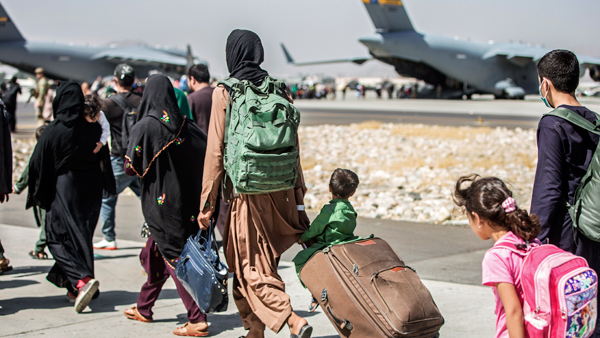 "아프간 하늘길 다시 열려…카불 공항 일부 국내선 운항 재개"