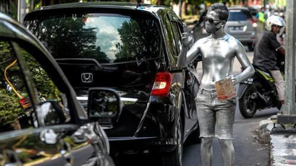 [World_Now] 온몸에 은칠한 인도네시아 '실버맨'‥왜 거리로 나섰나?
