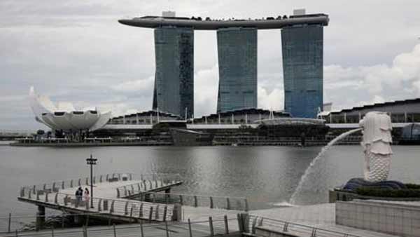 백신접종 완료 82% 싱가포르, 신규확진 2천200여명 역대 최다