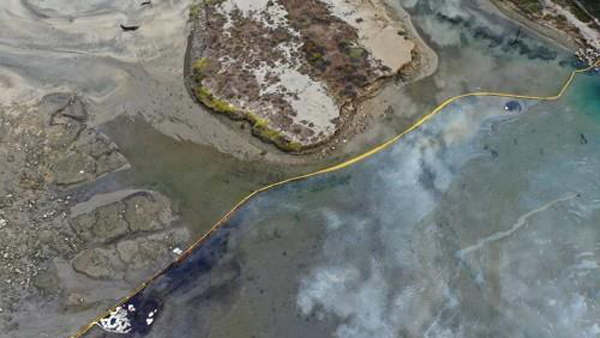 "캘리포니아 기름유출, 배의 닻이 송유관 부딪혀 발생했을 수도"