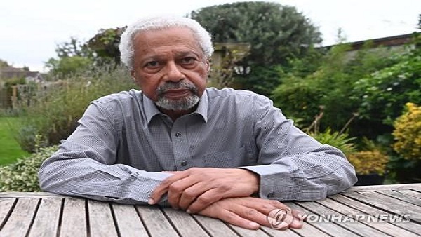 노벨문학상 구르나 "놀랍고 겸허해졌다…난민 문제 훨씬 심각해져"