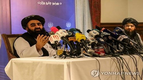 탈레반, 정권 재장악 후 미국과 첫 회담…"제재 풀어달라"