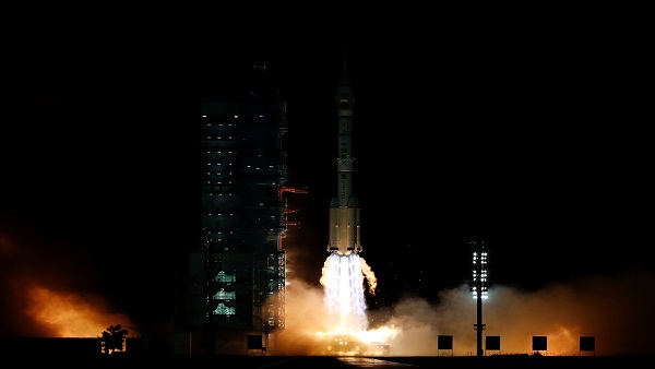중국 유인우주선 선저우 13호 발사…"원만히 성공"