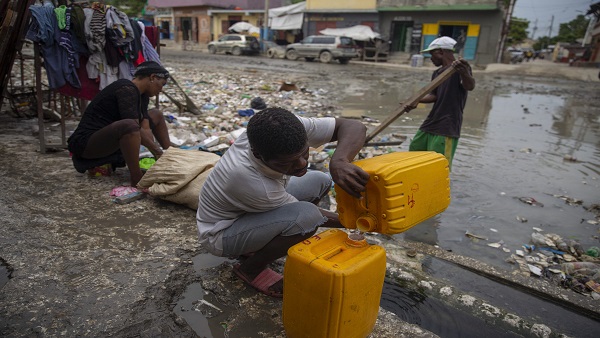 '무법천지' 아이티서 미국인 선교단 17명 납치