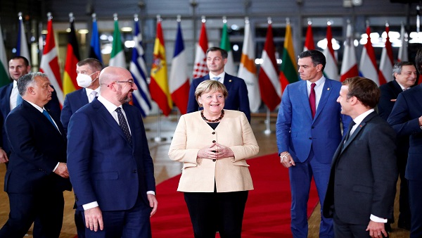 메르켈, 마지막 EU 정상회의서 '환송' 기립박수 받아