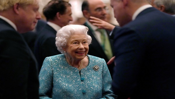 95세 영국 여왕 건강 괜찮나…"의료진, 2주 더 휴식 권고"